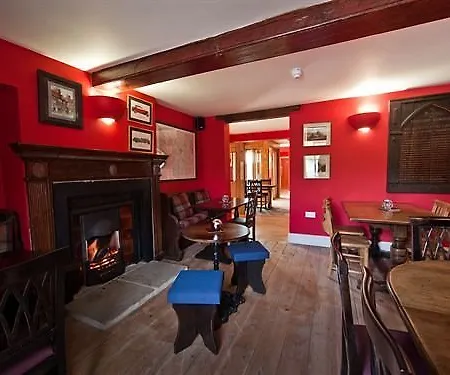 Inn Oak Tree