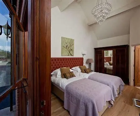 Oak Tree Inn 5*