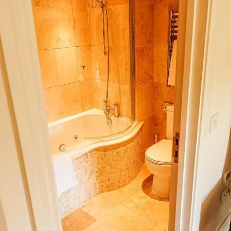 Oak Tree Inn 5*