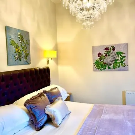 Oak Tree 5* Brafferton