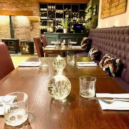 Oak Tree 5* Brafferton