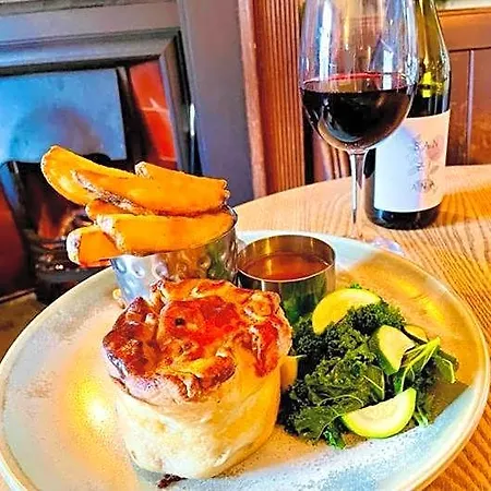 Oak Tree 5* Brafferton