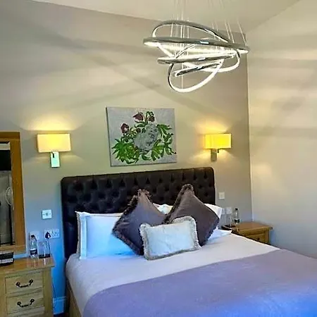 Oak Tree 5* Brafferton