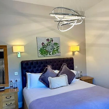 Oak Tree Inn 5*