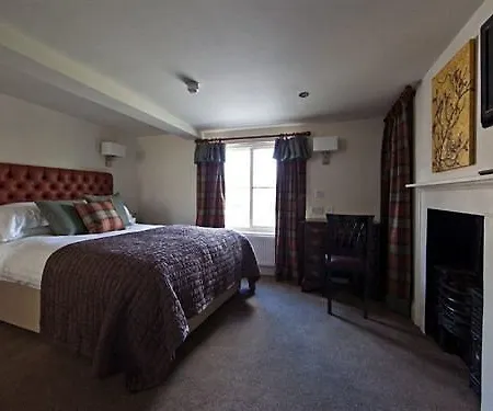 Inn Oak Tree