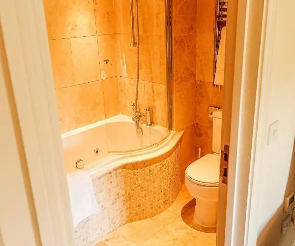 Oak Tree Mini-hôtel 5*