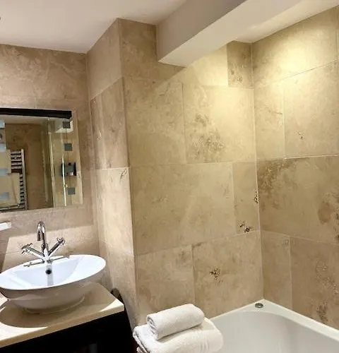 Oak Tree 5* Brafferton