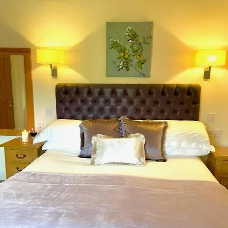 Oak Tree 5* Brafferton